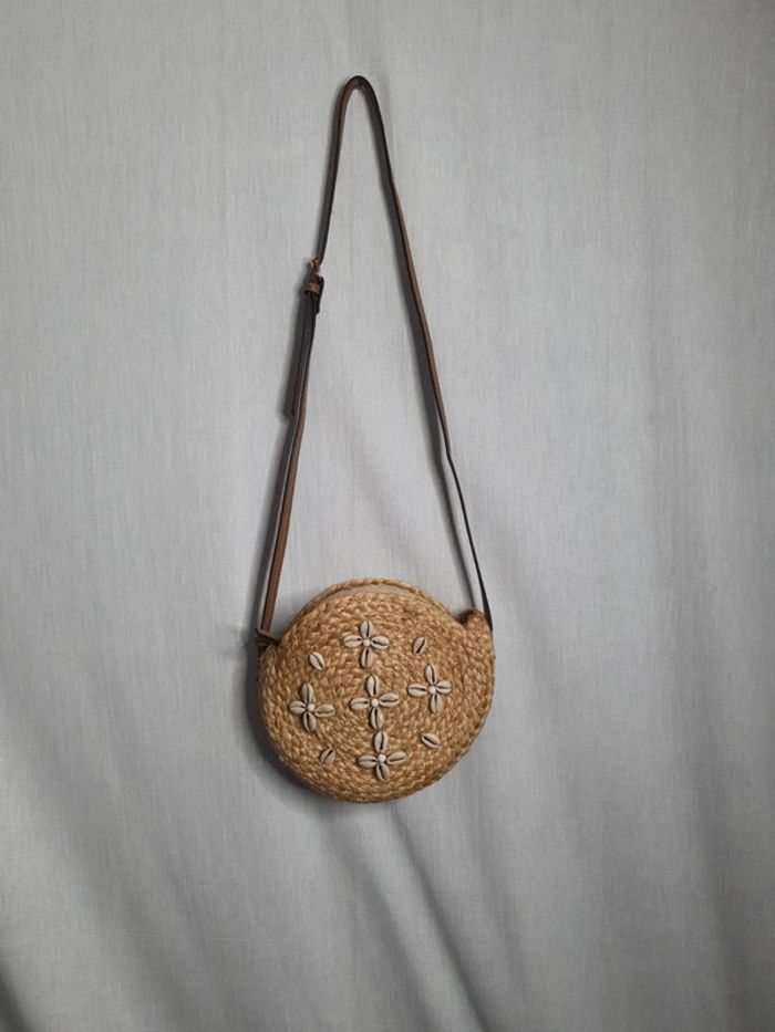 Sac à main en osier et coquillages