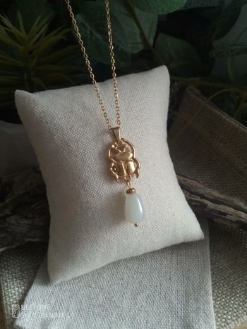 Collier pendentif scarabée et Pierre de jade