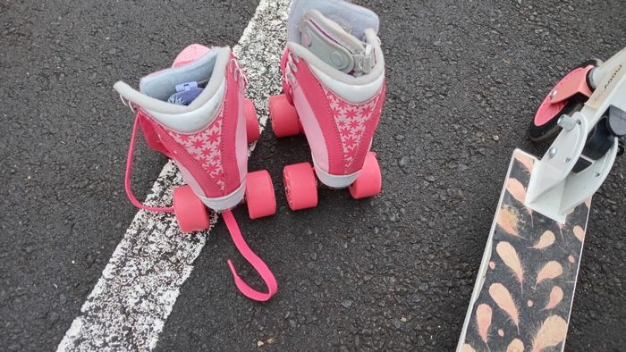 Patins à roulettes fille rose pointure 31, bon état. - photo numéro 2