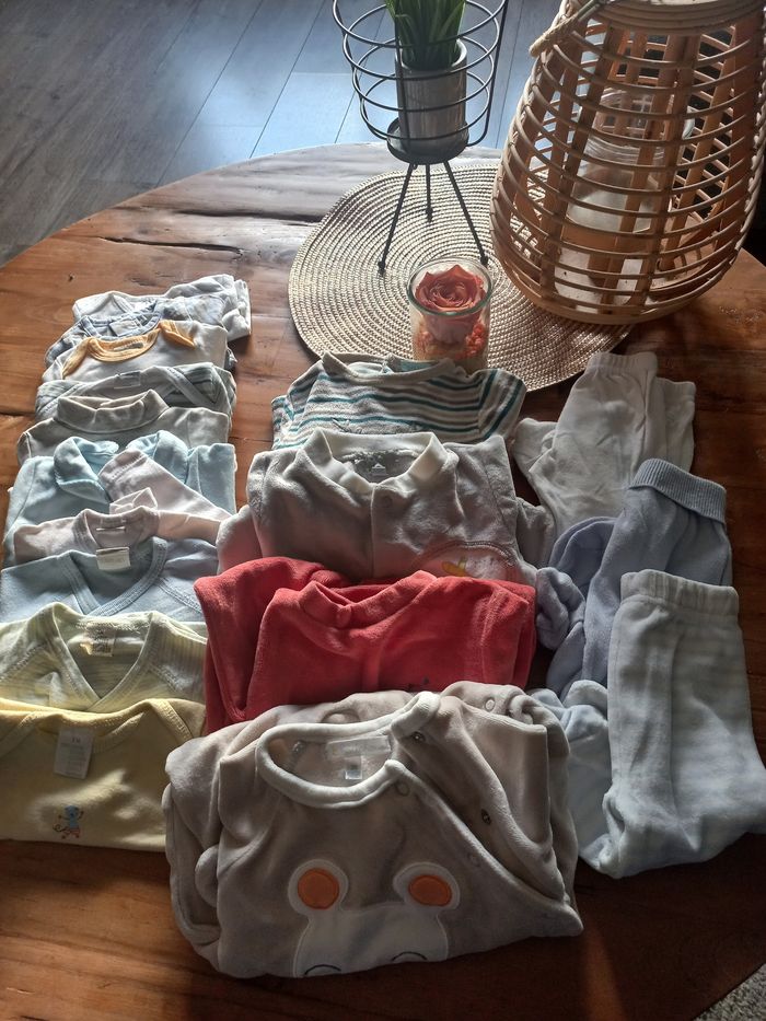 Lot pyjamas et bodies bébé 3 mois