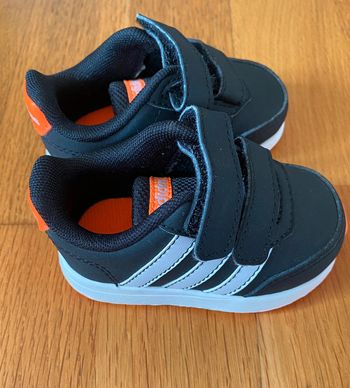 Baskets neuves Adidas T.18