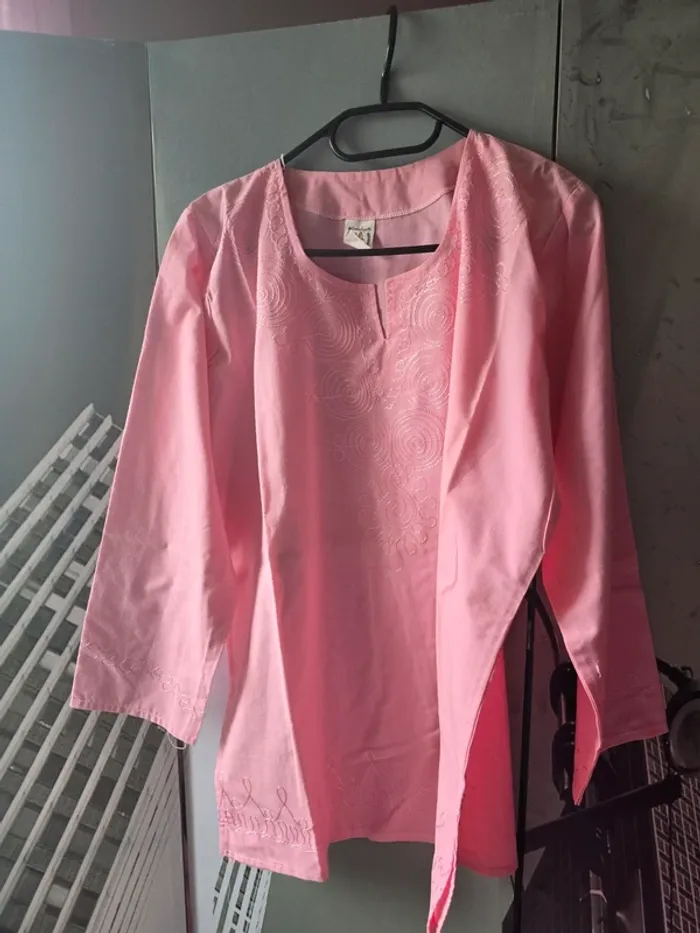 Haut égyptien femme rose manches longues – Taille 3 (100% coton)