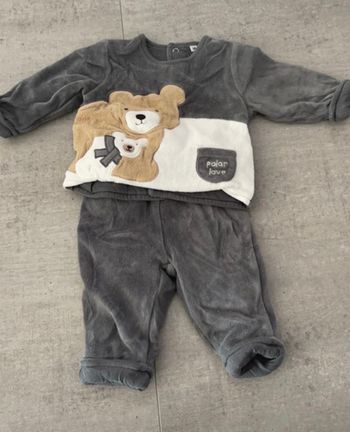 3 pyjamas 2 pièces en 3 mois