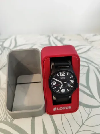 Montre très bon état Lorus sport  homme comme neuve noire cadran 4,5 cm