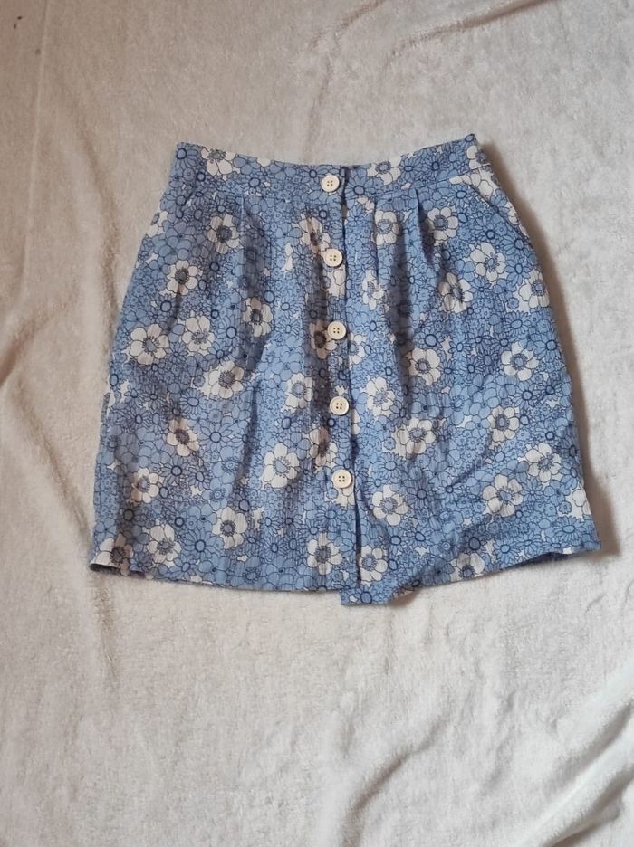 Jupe courte imprimée fleurie taille S - photo numéro 2