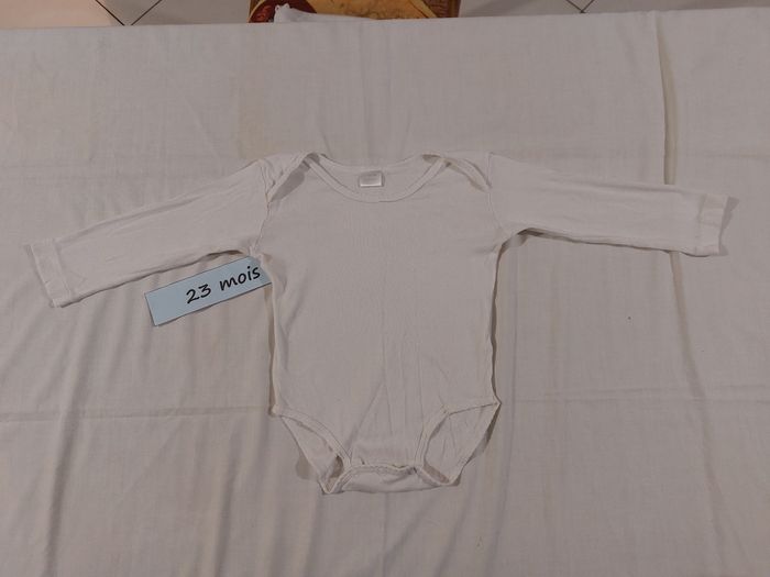 Body manche longue  blanc taille 23 mois