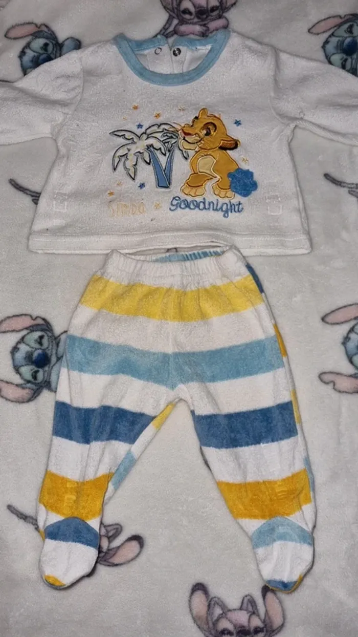 Pyjama le roi lion 1 mois en bon état