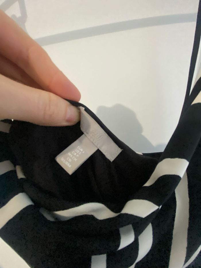 Robe élégante noir et blanc moderne - photo numéro 2