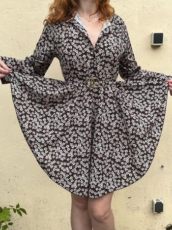 Blouse ou robe asymétrique fleuri avec ceinture intégrée