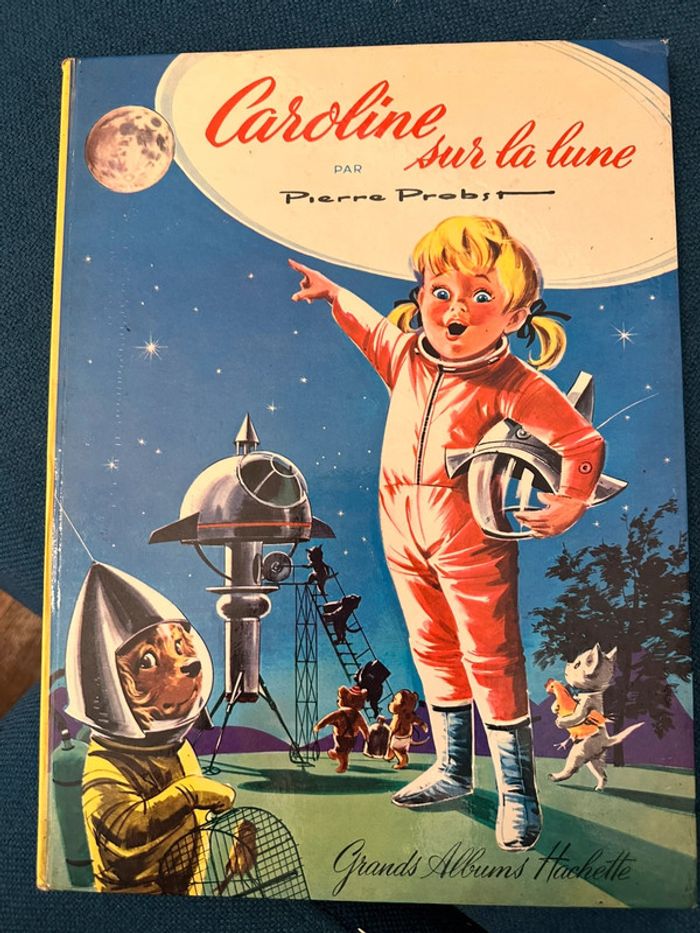 Caroline sur la Lune livre bd album Hachette Jeunesse ancien 1966 espace