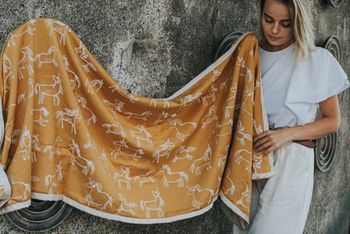 💛🤍Écharpe de portage de la marque Roar modèle Over the Rainbow - Moutade au miel  Neuve Taille 6