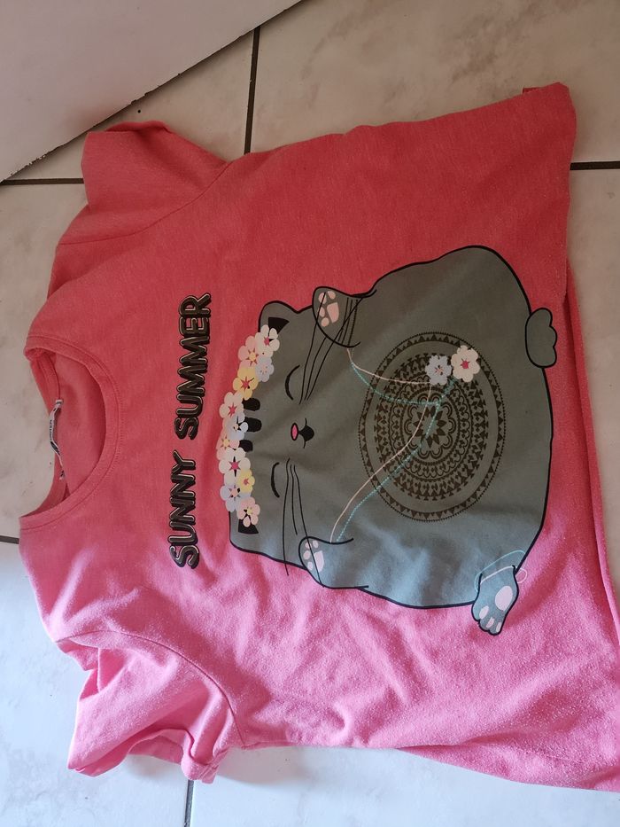 T-shirt chat bon état