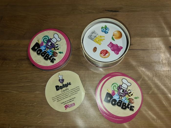 Jeu de cartes Dobble des éditions Asmodée,