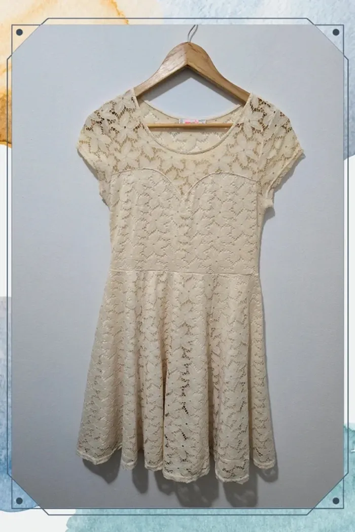 Robe en dentelle couleur crème