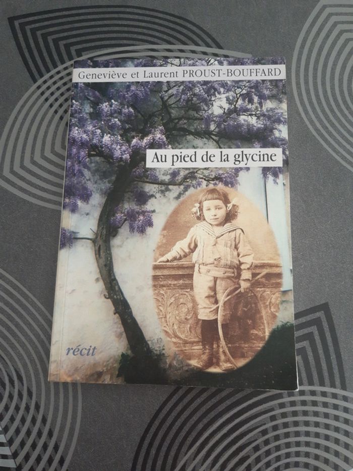 Au pied de la glycine