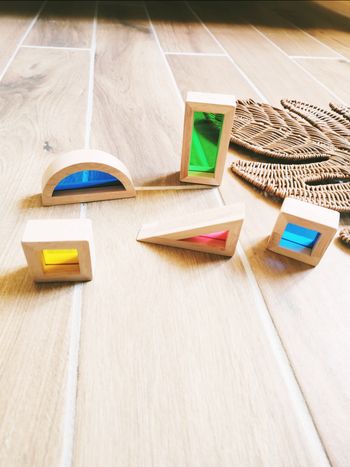 👶Lot de 5 blocs miroirs prismes multicolores en bois d'hevea JB933