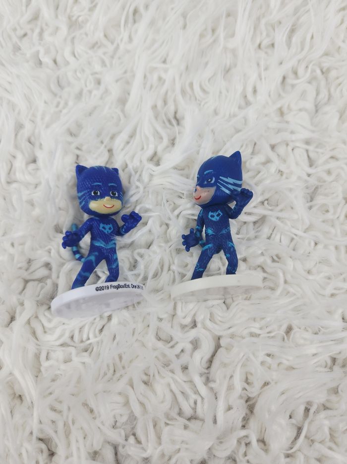 Lot de 2 figurines topper Cake Yoyo Les Pyjamasques marque Pjmasks 🎅 - photo numéro 2