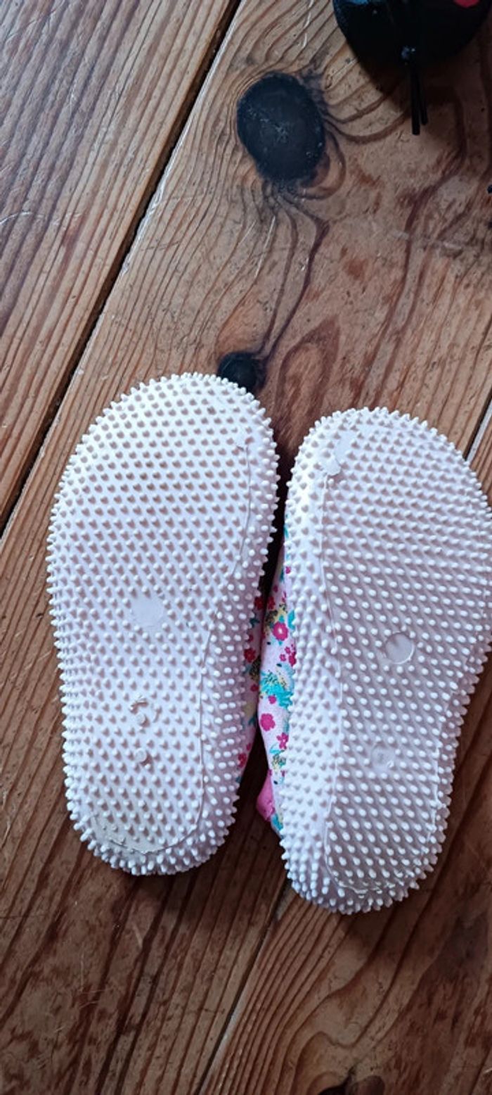 Lot chaussures plage 24 - photo numéro 4