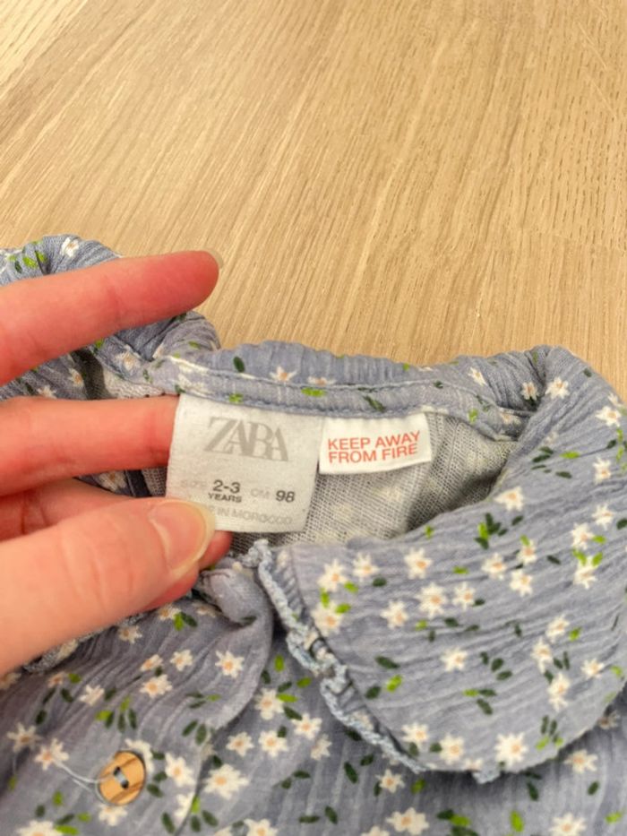 Robe fleurie bleu à col bébé fille Zara 2 3 ans - photo numéro 3