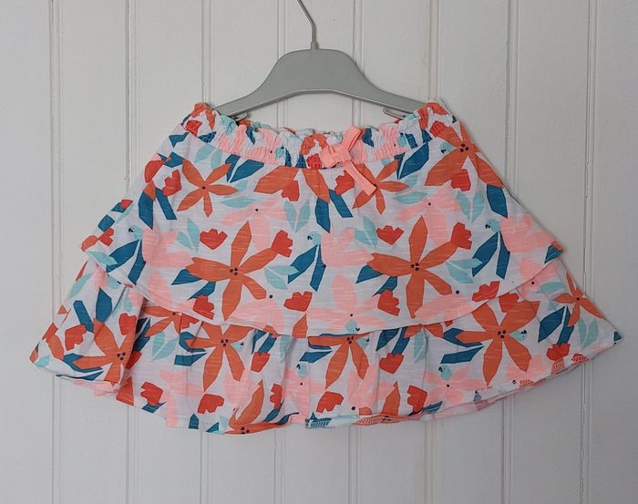 Jupe volante imprimée motif de fleur