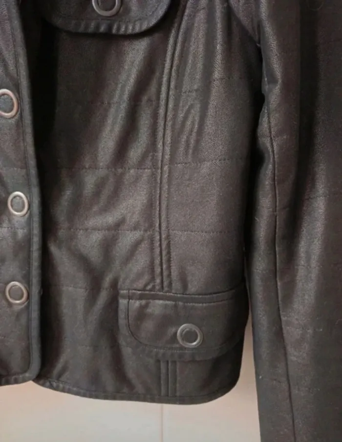 Magnifique veste/blouson blazer
grande boutons pression, Rodika Zanian, noir, t.36 - photo numéro 3