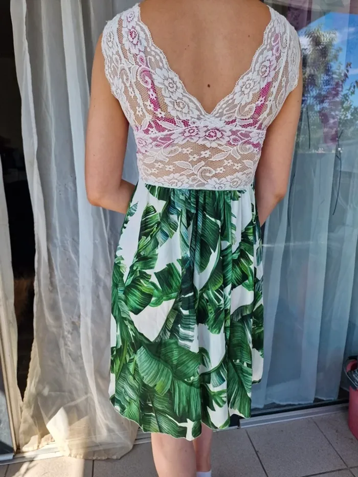 Robe florale et dentelle - photo numéro 4