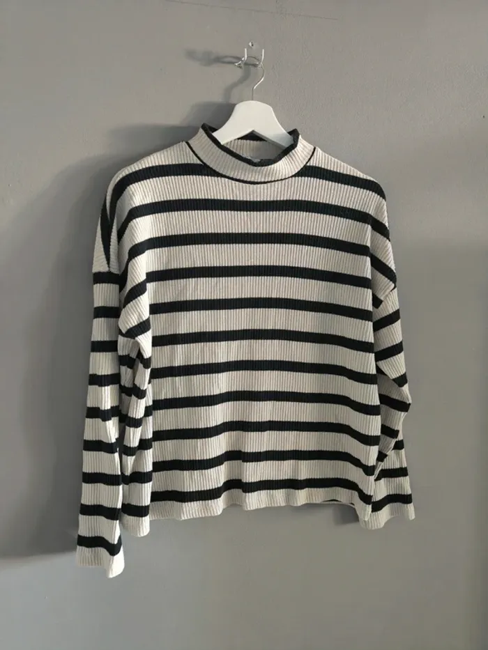 Pull blanc & noir stradivarius