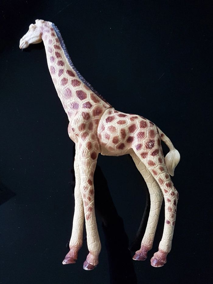 Figurine girafe taille 30 cm en très bon état