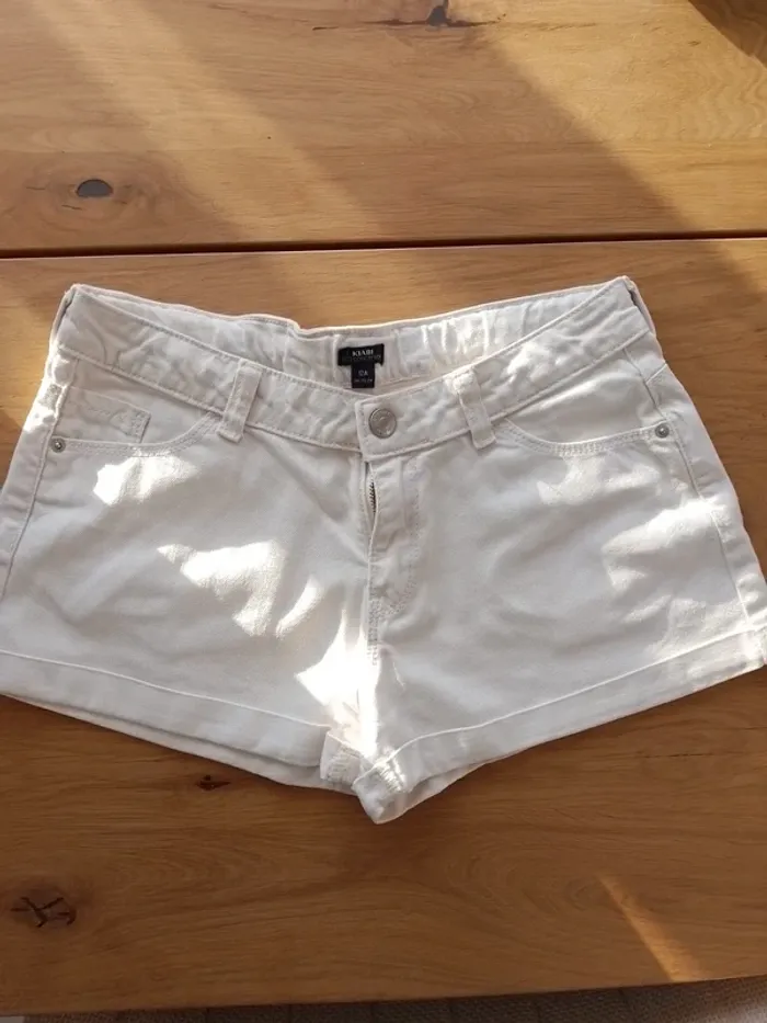 Short fille
