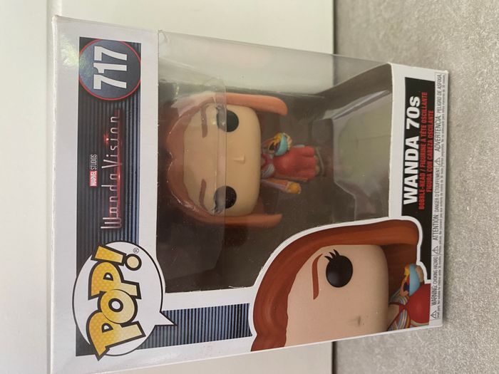 Figurine funko pop 717 Marvel Wandavision Wanda 70s à tête oscillante dans sa boite