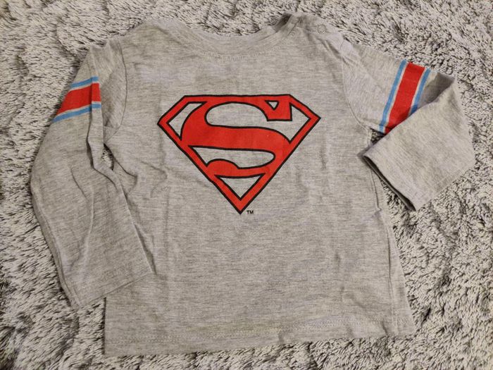 Tee-shirt manches longues Superman taille 12 mois
