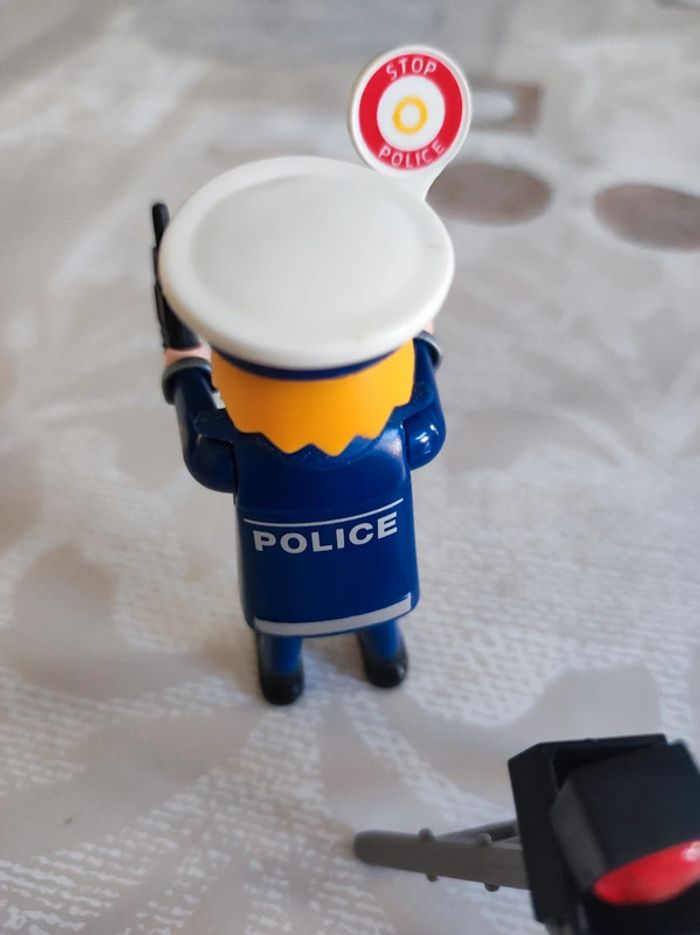 Playmobil policier - photo numéro 3