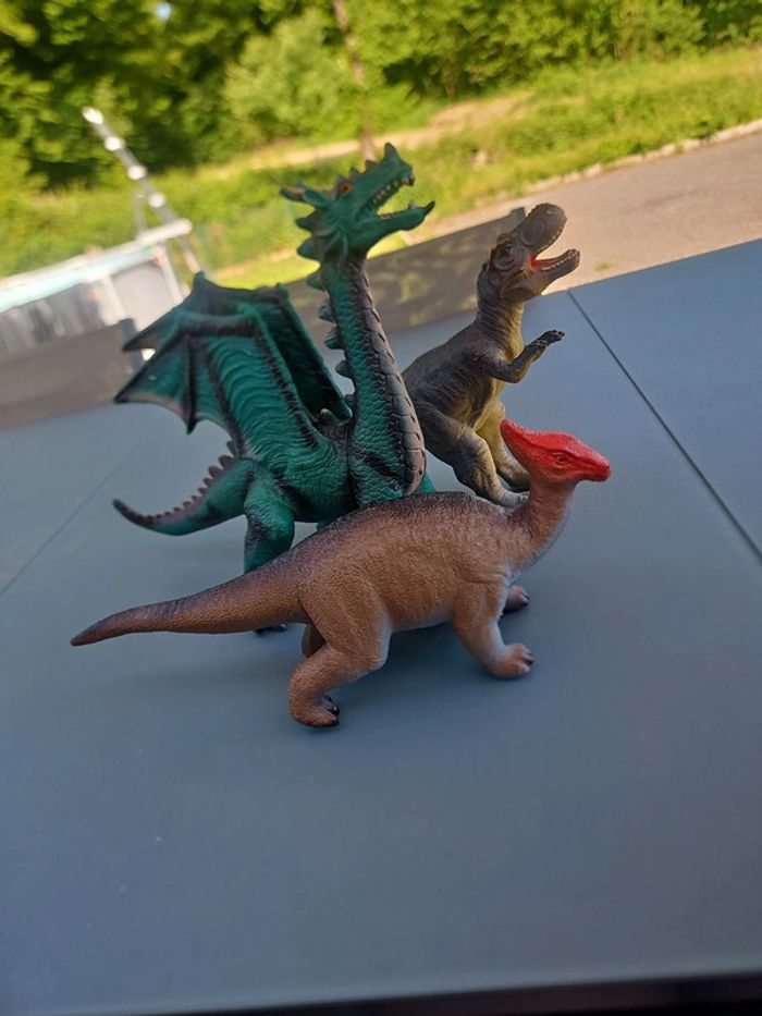 Lot de 2 dinosaures 1 dragon