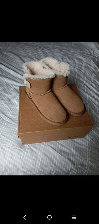 Boots en mouton véritable P37 neuve