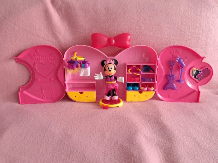 Dressing pop star de Minnie