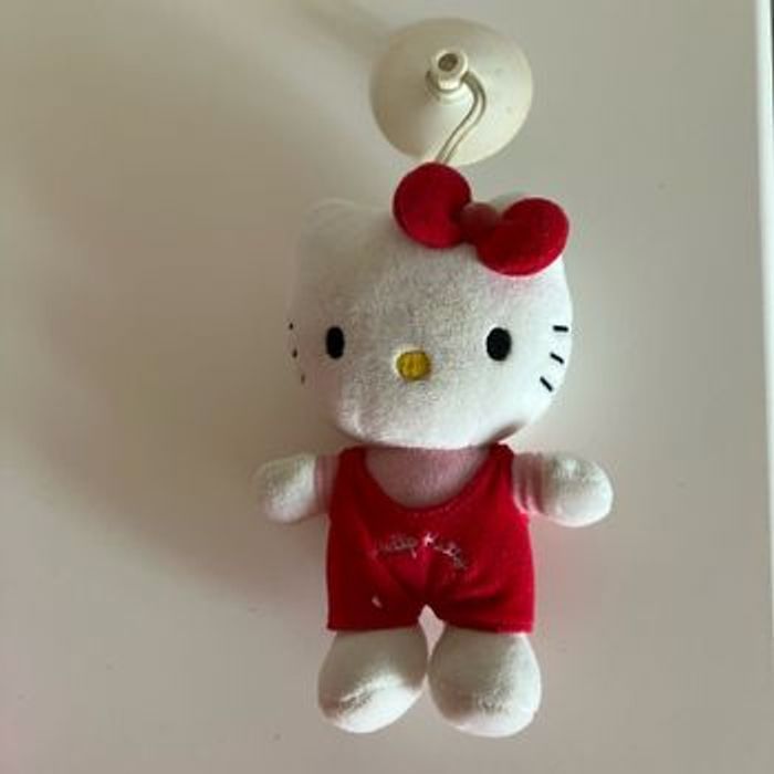 Adorable Peluche Hello Kitty - photo numéro 2