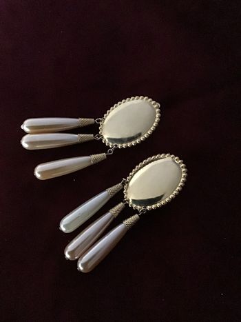 Très beaux clips vintage. Années 80