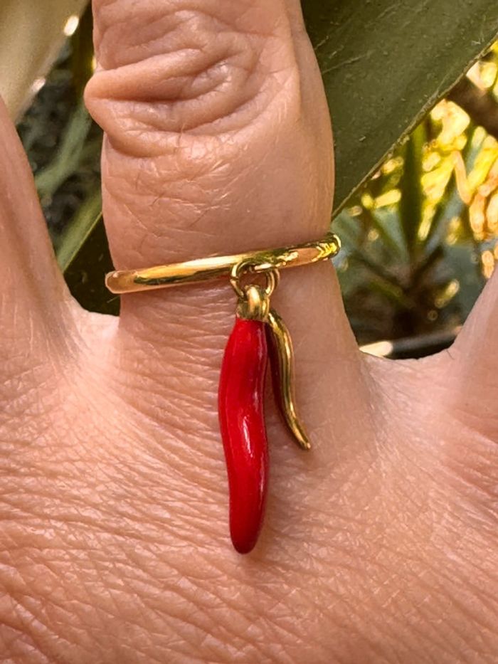 Bague réglable acier inoxydable or cornes piment résine rouge et acier inoxydable or - photo numéro 3
