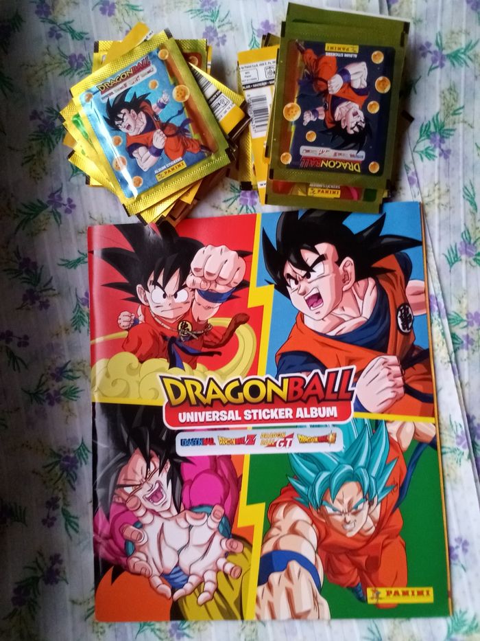 Lot Panini Dragon Ball Universal Un album vide et 50 pochettes scellées