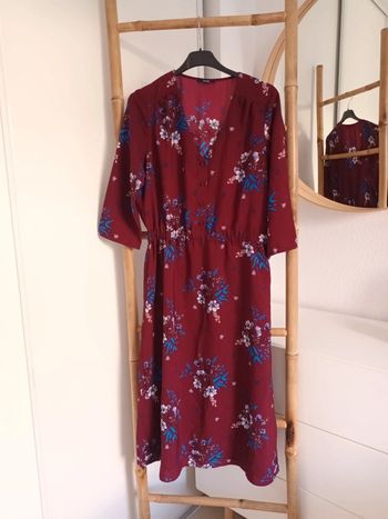 Jolie robe longue fleurie bordeaux taille 36