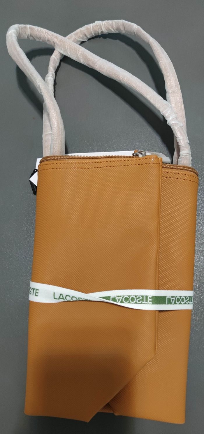 Sa. A bandoulière Lacoste taille L moutarde - photo numéro 5