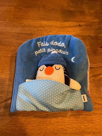 Livre Auzou en tissus Fais dodo petit pingouin avec son doudou pingouin