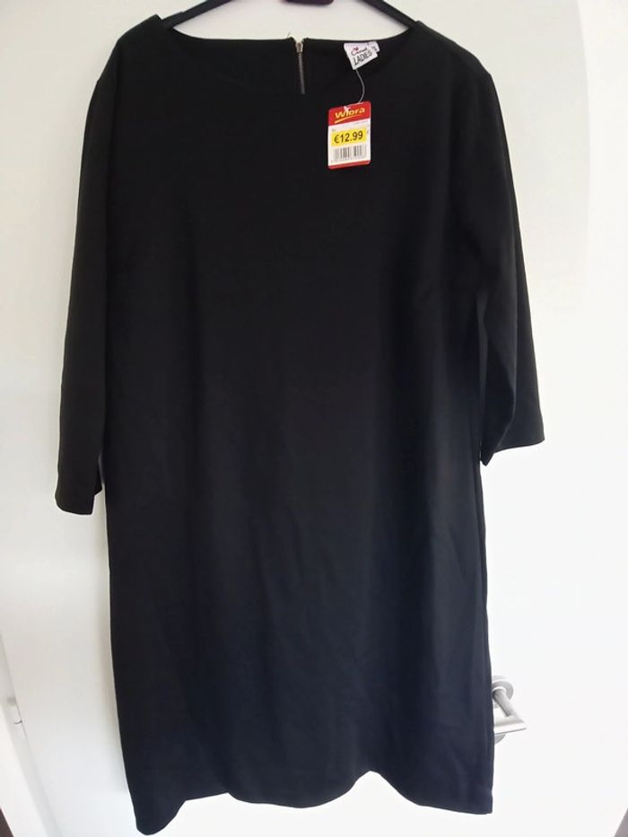 Robe noire neuve avec étiquette XL