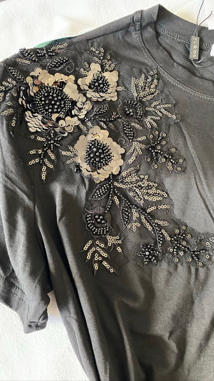 ✨ T-shirt femme– Neuf avec étiquette ✨ - photo numéro 2