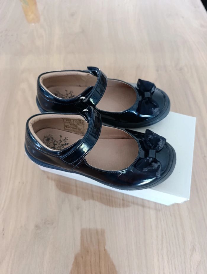 Chaussure fille taille 29 - photo numéro 2