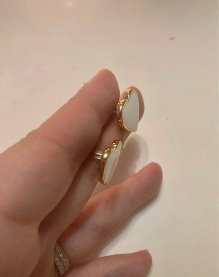 Boucles d’oreilles NEUVES pour femme forme de cœurs couleur blanc - photo numéro 5