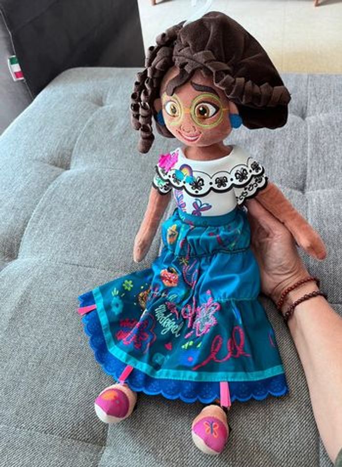Poupée en tissus Mirabelle d’Encanto Disneyland - photo numéro 2