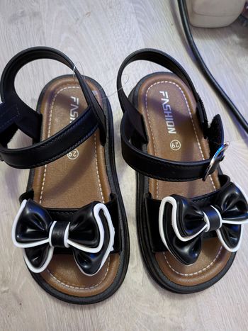 Sandales fille neuves t29