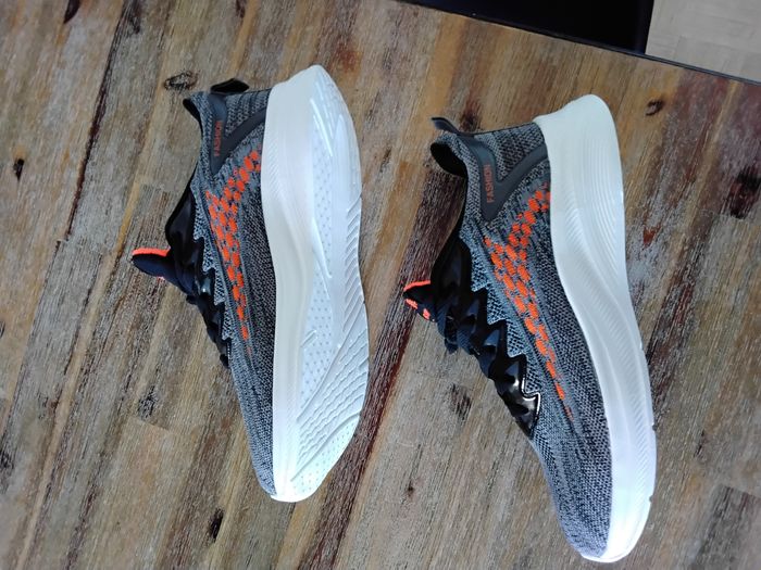 Baskets garçon ou hommme pointure 39,5 - Neuves - photo numéro 4