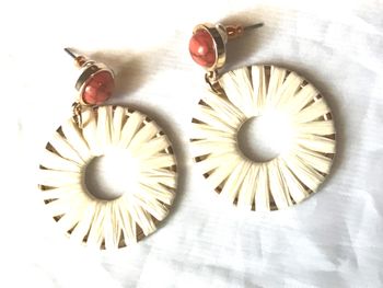 Boucles Oreilles Pendantes Pierre Ronde Rouge Cercle Tissé Fil Blanc Bijoux Dorés Fantaisies Femmes